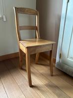Houten stoelen, Ophalen