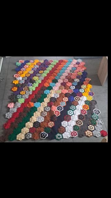 Zelf gehaakte Granny Square deken beschikbaar voor biedingen