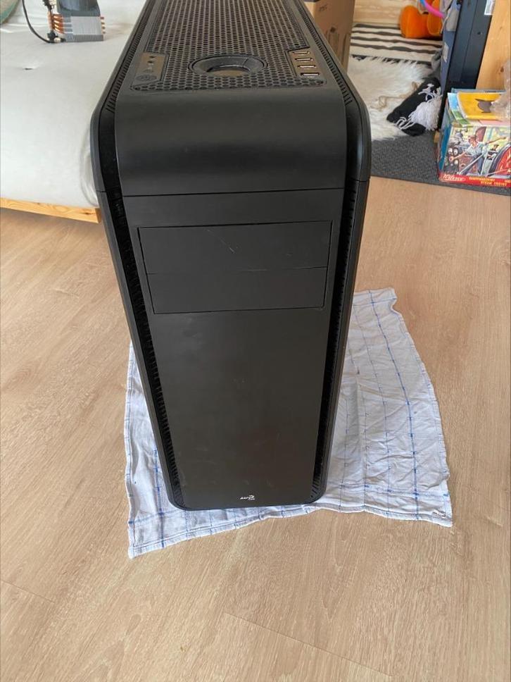 Pc case en CPU cooler, Computers en Software, Computerbehuizingen, Gebruikt, Ophalen