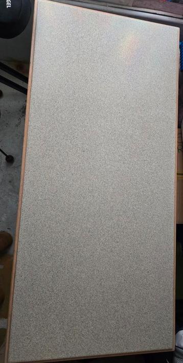 bijzettafel/ bureautafel of kleine keukentafel  beschikbaar voor biedingen