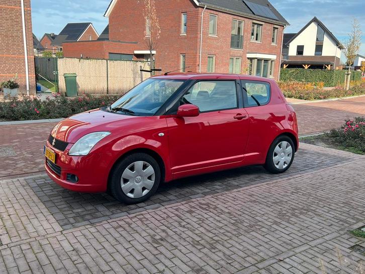 Suzuki Swift 1.3 GLS AIRCO ROOD 3 DRS CARPASS, Auto's, Suzuki, Particulier, Swift, ABS, Airbags, Airconditioning, Boordcomputer