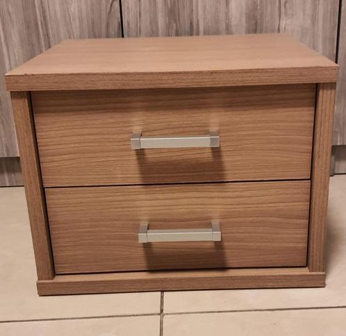 Klein kastje met 2 schuiven, Huis en Inrichting, Slaapkamer | Nachtkastjes, Gebruikt, Minder dan 55 cm, Minder dan 45 cm, Hout