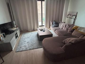 Zithoek met TV kast beschikbaar voor biedingen