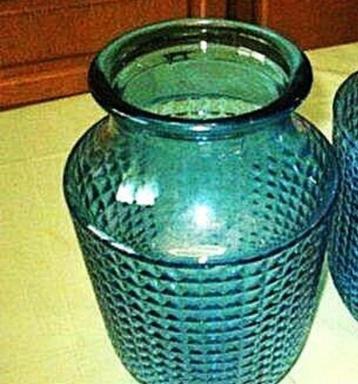 Prachtige vintage vaas, gemaakt van glas... blauw beschikbaar voor biedingen