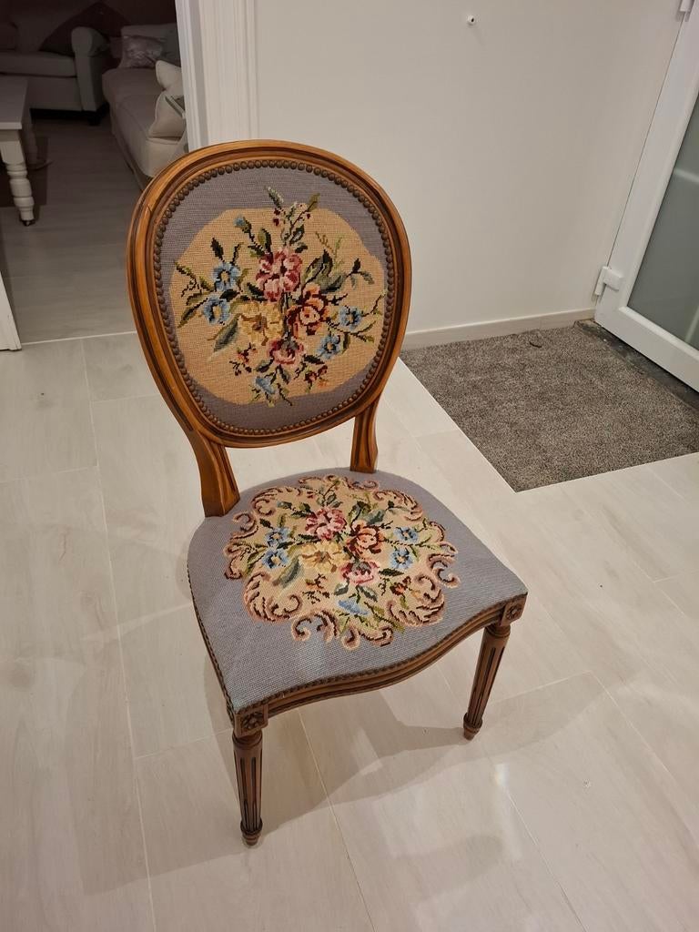 Belle chaise broderie bleue bois, Enlèvement