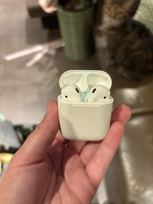 Apple Airpods, Telecommunicatie, Mobiele telefoons | Oordopjes, Gebruikt, In gehoorgang (in-ear), Bluetooth, Ophalen of Verzenden