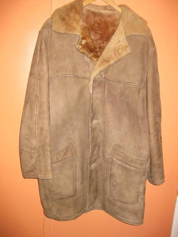 Jas van schapenvacht voor heren beschikbaar voor biedingen