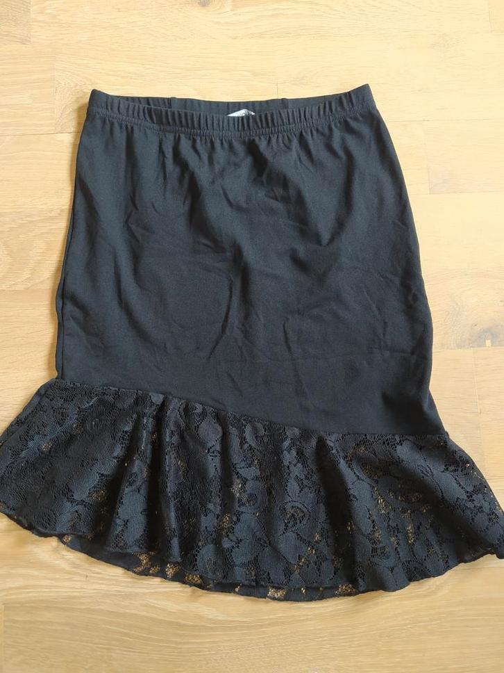 Rokje met kant  (maat Medium) NIEUW, Kleding | Dames, T-shirts, Zo goed als nieuw, Ophalen of Verzenden