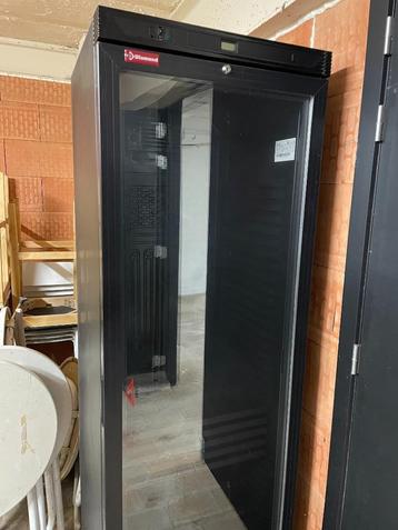 Frigo voor flessen beschikbaar voor biedingen