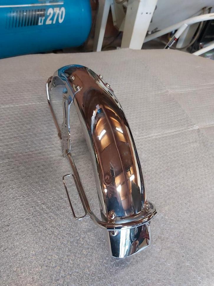 Spatbord suzuki vooraan suzuki ts50 k, Fietsen en Brommers, Brommeronderdelen | Algemeen, Ophalen of Verzenden