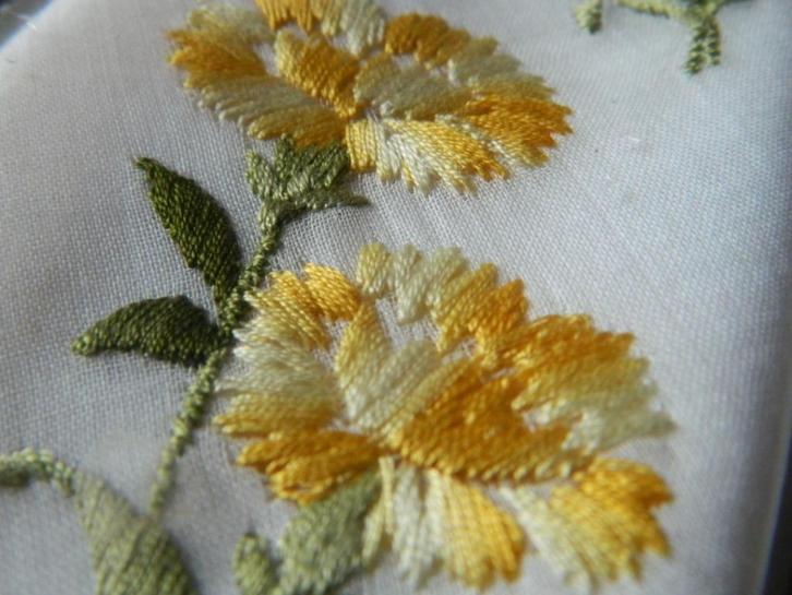 Geborduurde stoffen zakdoeken, Antiek en Kunst, Antiek | Kleding en Textiel, Dames, Verzenden