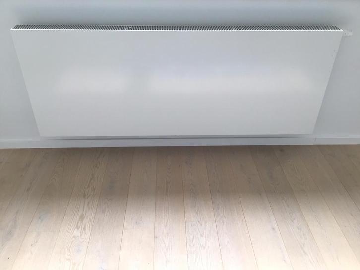 Radiateur Radson complet INTEGRA E-FLOW H750 x L1950 x 22, Doe-het-zelf en Bouw, Verwarming en Radiatoren, Zo goed als nieuw, Radiator