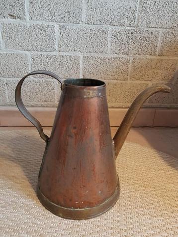 Vintage gieter beschikbaar voor biedingen