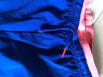 Voetbalshort meisje beschikbaar voor biedingen