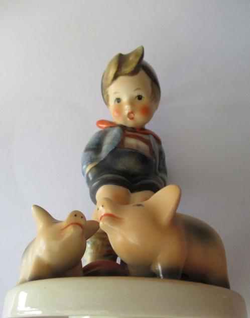 M I Hummel : 66 -Farm Boy- TMK-6 Excellent 1979-91' -13½ cm., Collections, Statues & Figurines, Comme neuf, Hummel, Envoi