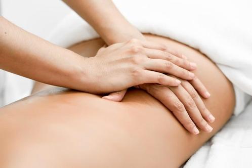 Man geeft massage aan vrouwen, Contacten en Berichten, Man zoekt Vrouw