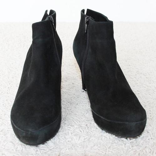 Mooie Suede Unisa Laarsjes (Maat 39) s12 € 20,-, Kleding | Dames, Schoenen, Gedragen, Lage of Enkellaarzen, Zwart, Verzenden