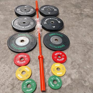 100 kilo Olympische bumper plates + nieuwe barbell 220cm  beschikbaar voor biedingen