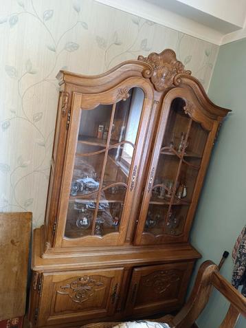 A vendre meuble vitrine salle à manger  disponible aux enchères