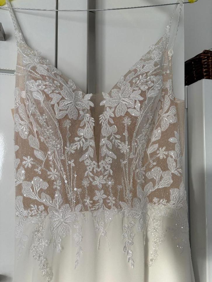 Robe de mariée SA yes by Amelia, Vêtements | Femmes, Vêtements de mariage & Accessoires de mariage, Comme neuf, Robe de mariée