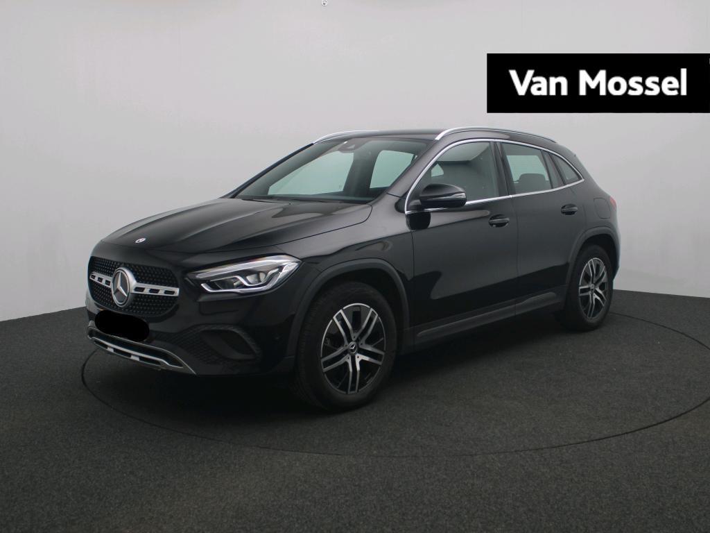Mercedes-Benz GLA 180 Business Line + TREKHAAK + CAMERA + LE, Stof, Gebruikt, 4 cilinders, 136 pk