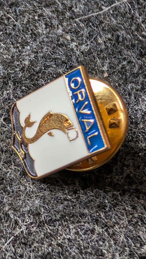 Ancien pin’s Orval avec la mer Noire, Envoi, Neuf, Marque, Insigne ou Pin's