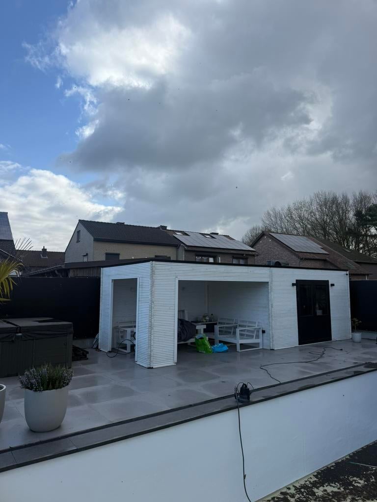 Tuinhuis met overkapping