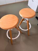 Retrolook barkruk barstoel, Ophalen, In hoogte verstelbaar, Zo goed als nieuw, Hout