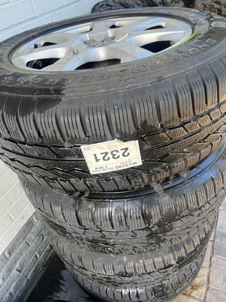 Winterbanden 235/65 r17 met velg audi, Ophalen, Zo goed als nieuw