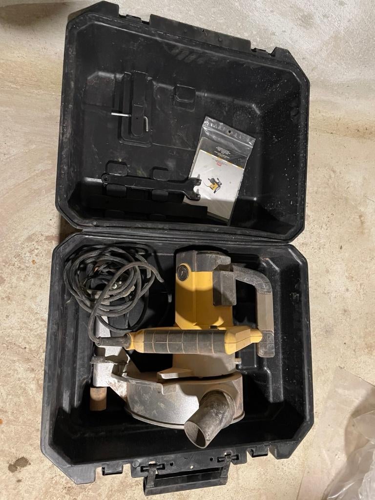 PowerPlus muurfrees sleuvenfrees 1800W 150mm diamantschijf, Doe-het-zelf en Bouw, Gereedschap | Slijpmachines, Zo goed als nieuw