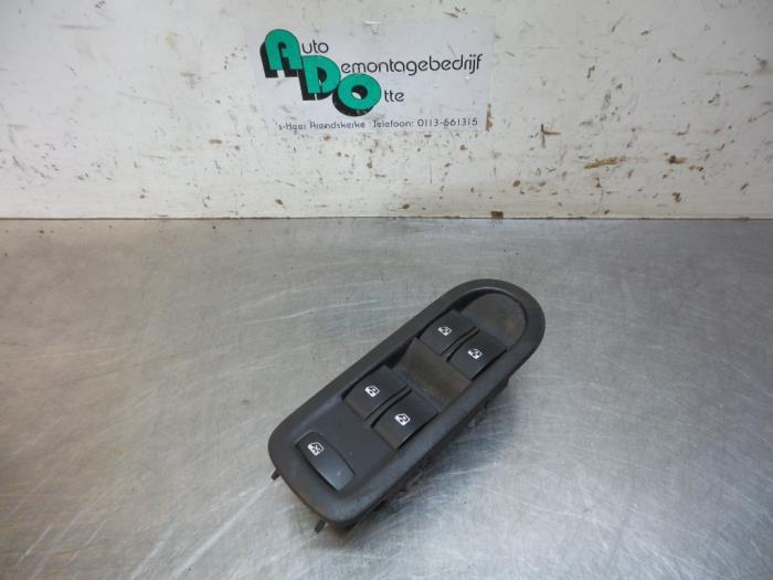 Elektrisch Raam Schakelaar van een Renault Scenic (Scenic 03, Auto-onderdelen, Dashboard en Schakelaars, Renault, Gebruikt, 3 maanden garantie