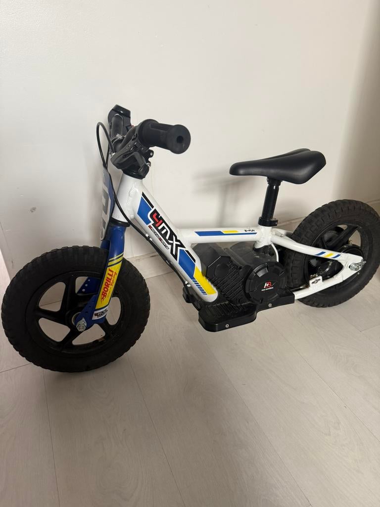 Elektrische kinder fiets 12inch, Ophalen, Zo goed als nieuw, Minder dan 16 inch, Zijwieltjes