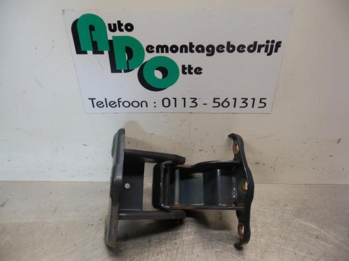 Charnière porte arrière gauche d'un Renault Trafic (Trafic, Autos : Pièces & Accessoires, Autres pièces automobiles, Renault, Utilisé