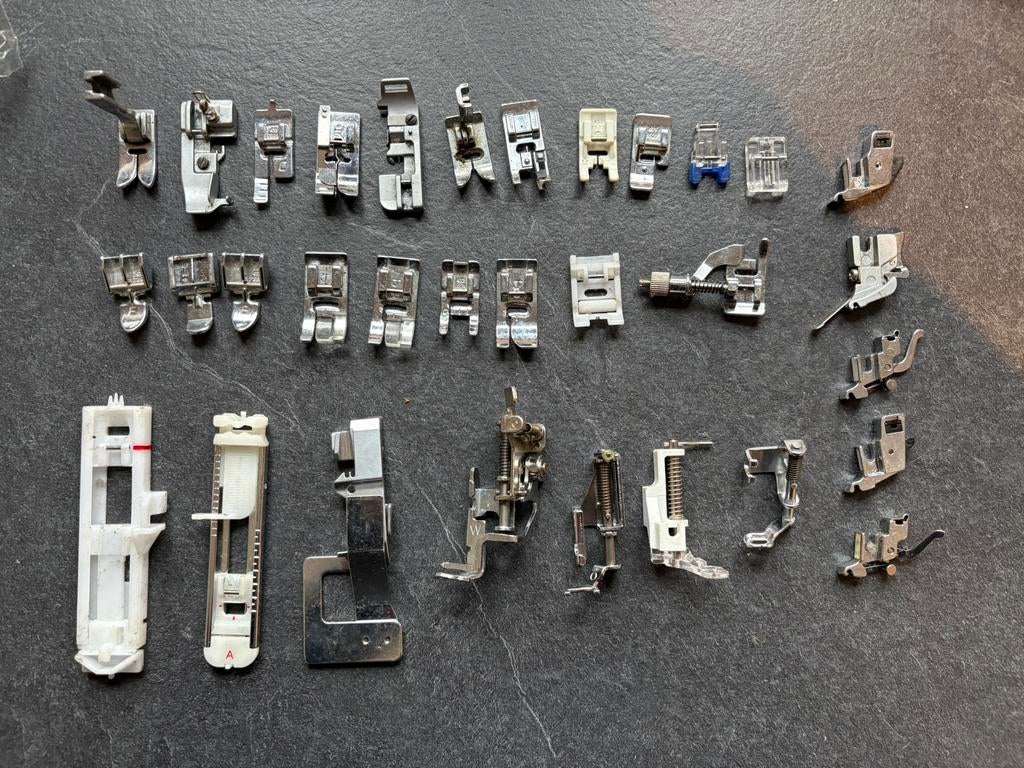 Partij naaimachine onderdelen, Hobby en Vrije tijd, Ophalen, Zo goed als nieuw, Naaimachine, Bernina