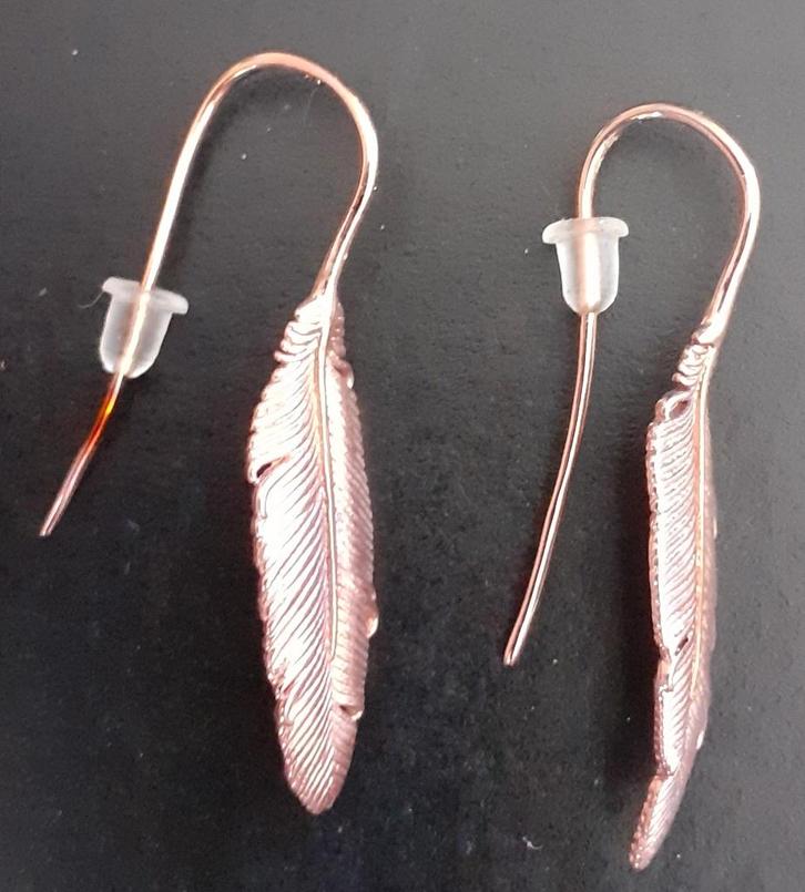 Nouvelle réduction de prix boucles d'oreilles Mylene Plume !, Bijoux, Sacs & Beauté, Boucles d'oreilles, Neuf, Or, Or, Enlèvement ou Envoi