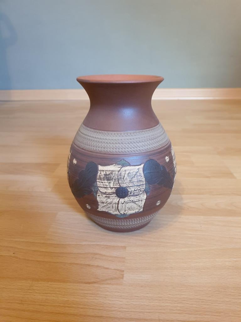 Handgemaakt aardewerken vaasje
Hoogte 20 cm, Antiek en Kunst, Ophalen