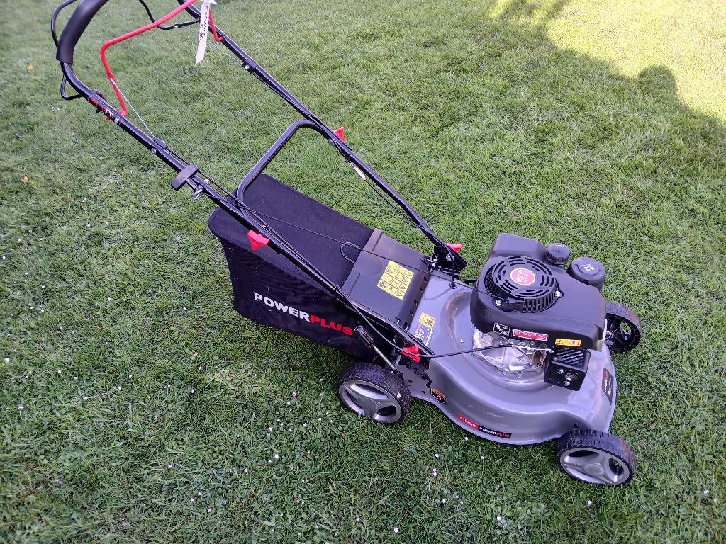 Grasmaaier 1j oud benzine, Jardin & Terrasse, Tondeuses à gazon, Comme neuf, Tondeuse rotative, Sac de ramassage, Enlèvement