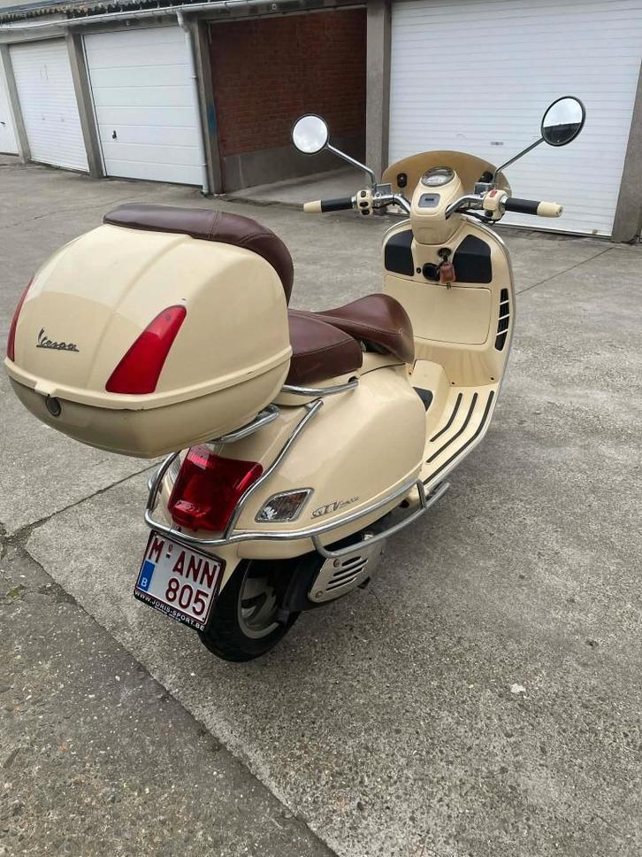 VESPA GTV250 FARO BASSO  2500  EURO !!!!, Fietsen en Brommers, Brommers | Vespa, Gebruikt, Overige modellen, Klasse B (45 km/u)