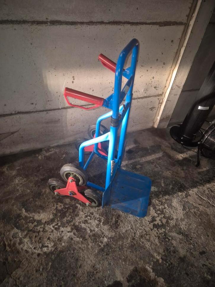 Diable monte escalier 3 roues, Animaux & Accessoires, Chevaux & Poneys | Autres trucs de cheval