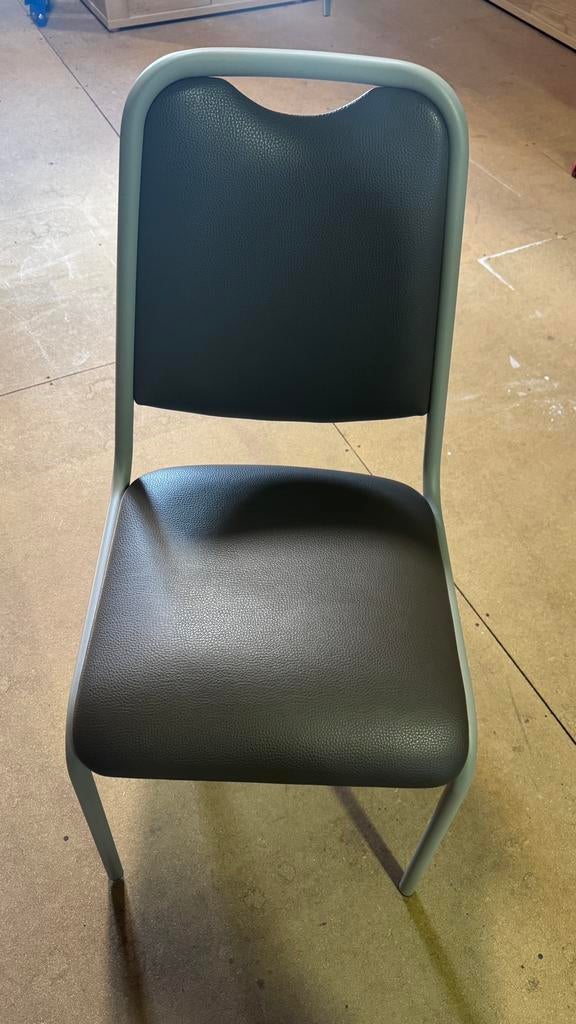 4 Keukenstoelen sunny lederlook taupe, Ophalen, Zo goed als nieuw