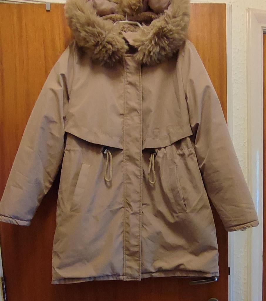Warme parka maat M, Ophalen of Verzenden, Zo goed als nieuw, Maat 38/40 (M), Beige