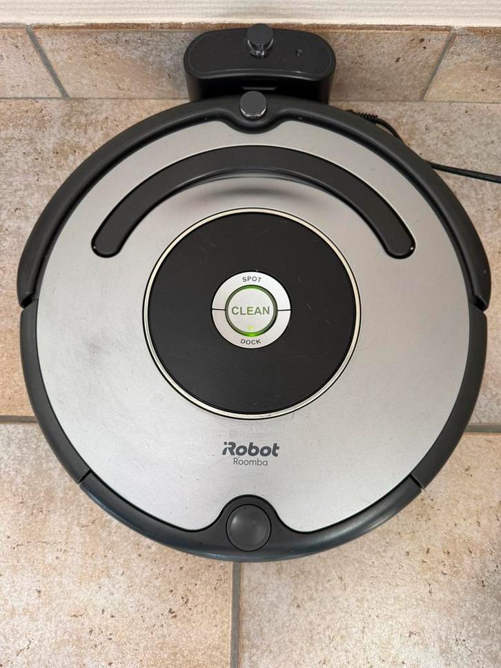 Roomba 616 – Aspirateur robot (batterie neuve), Electroménager, Aspirateurs, Utilisé, Aspirateur, Enlèvement