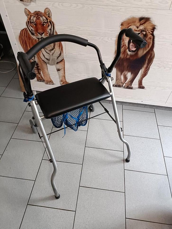 Tribune déambulateur 2 pieds 2 roues dossier assise et filet, Diversen, Rollators, Ophalen