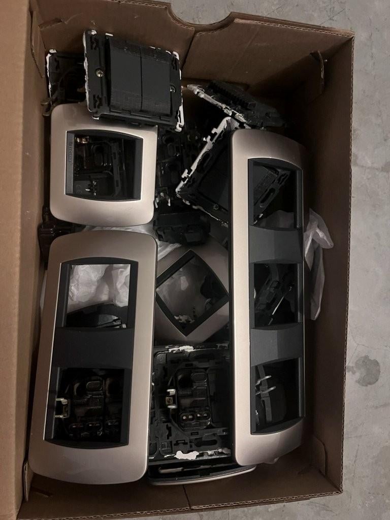 Bticino Living International sets met drukknoppen, Enlèvement ou Envoi, Utilisé, Interrupteur