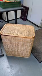 Speelgoedkist en mand, Ophalen