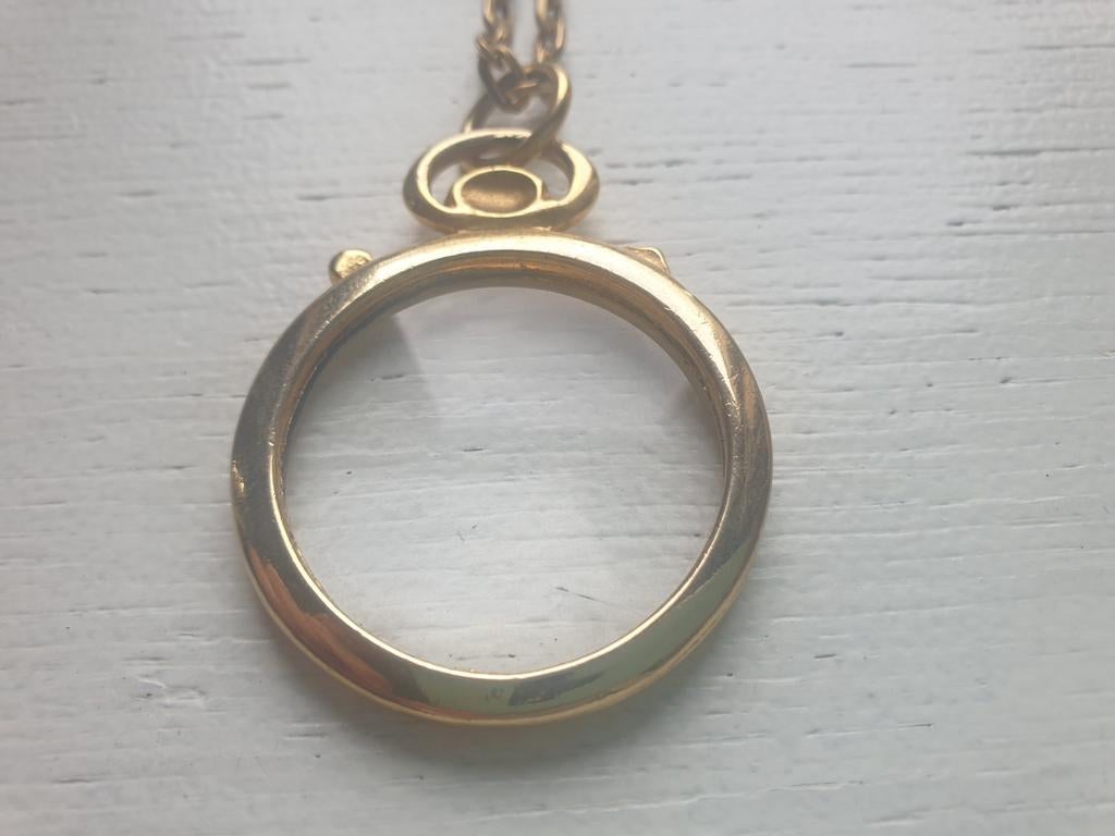 Halssnoer met glas

(In prima staat), Ophalen of Verzenden