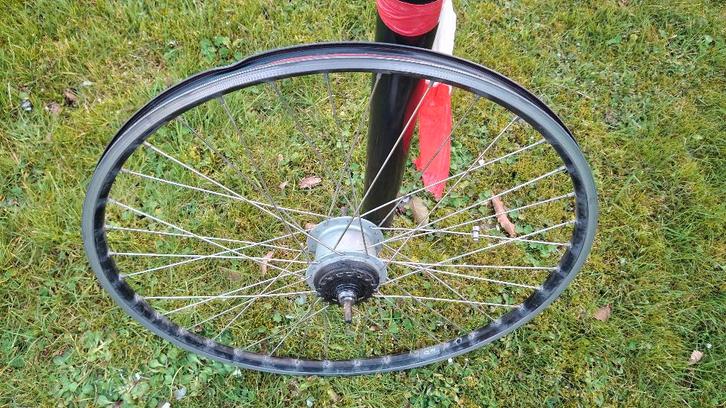 28" achterwiel met KROMME VELG maar GOED WERKENDE NEXUS 8, Fietsen en Brommers, Fietsonderdelen, Gebruikt, Wiel, Ophalen