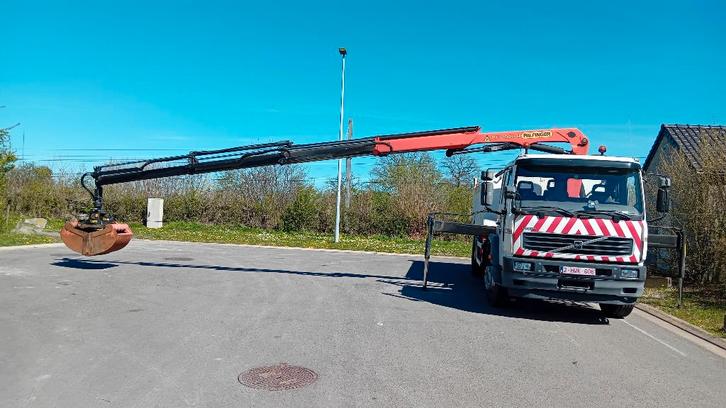 Camion + grue 10 m + benne, Autos, Camions, Particulier, ABS, Volvo, Diesel, Euro 3, 2 portes, Boîte manuelle, Blanc, Gris, Propulsion arrière