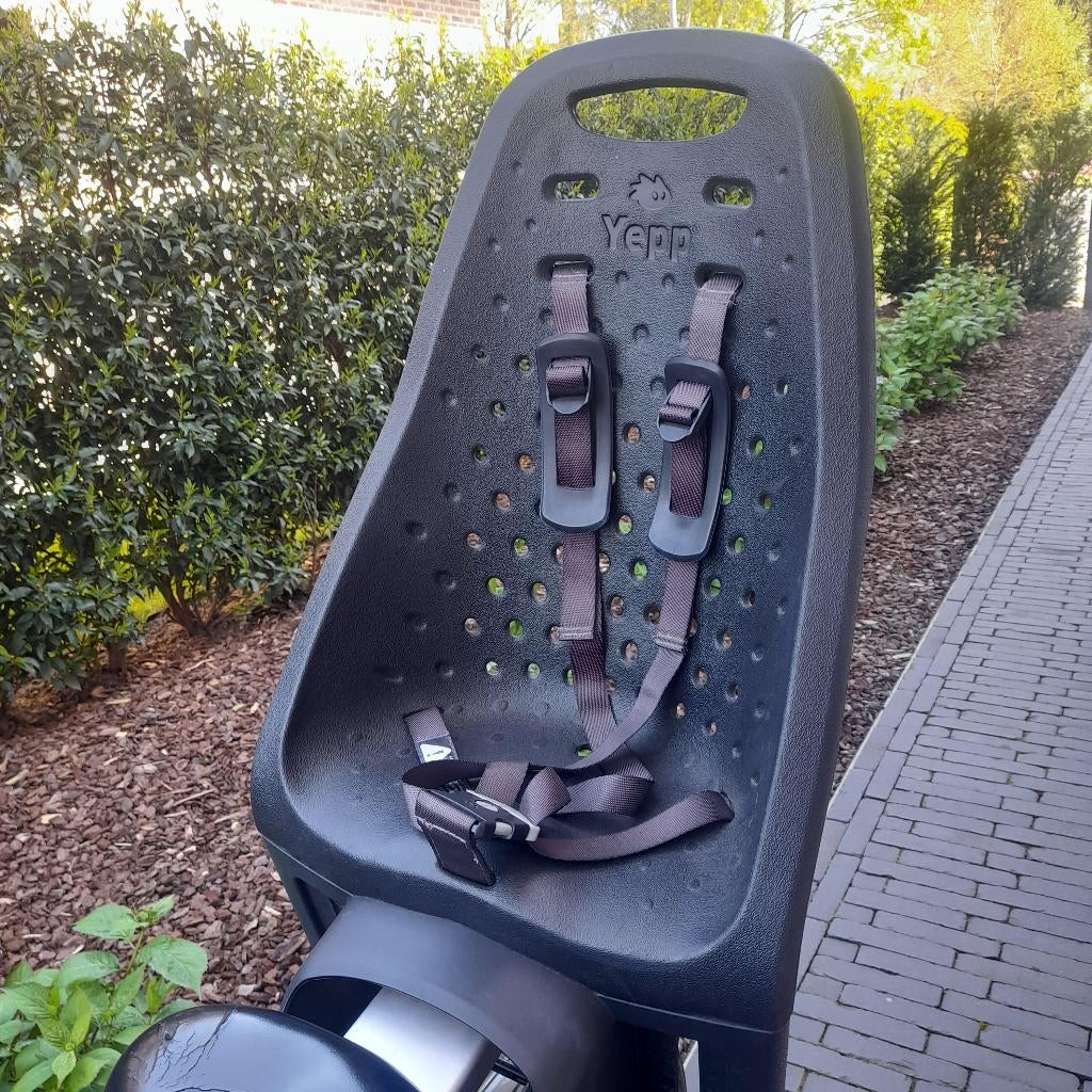 Yepp fietsstoeltje achterzitje zwart, Ophalen, Zo goed als nieuw