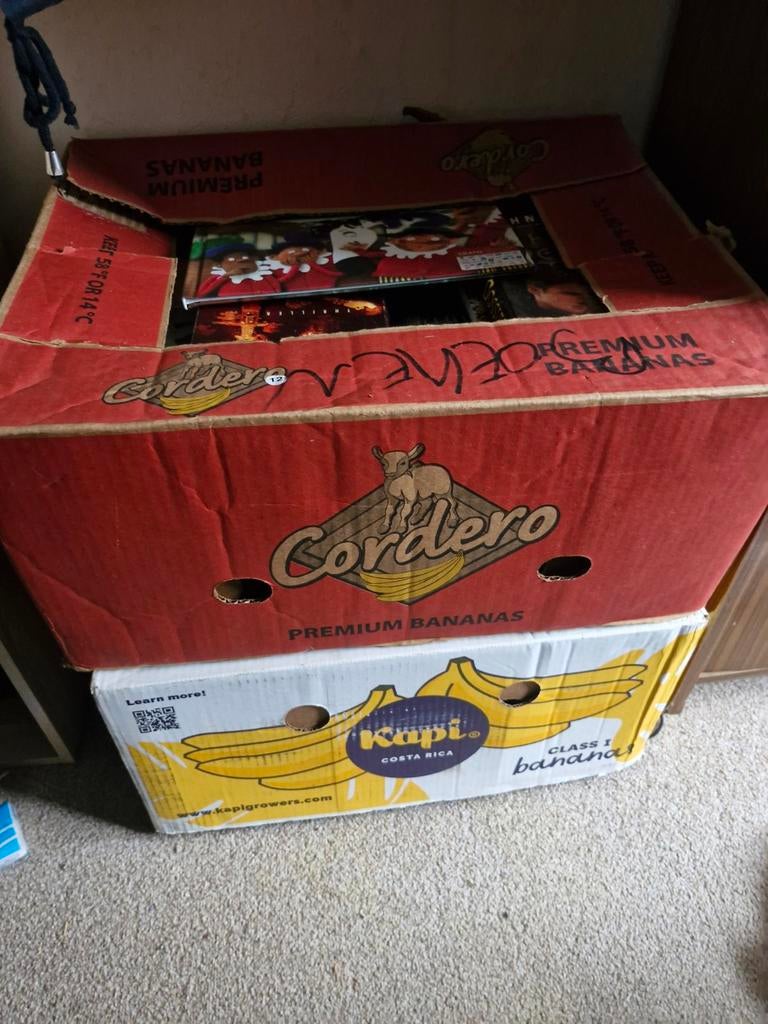 14 dozen rommelmarkt spullen, Ophalen